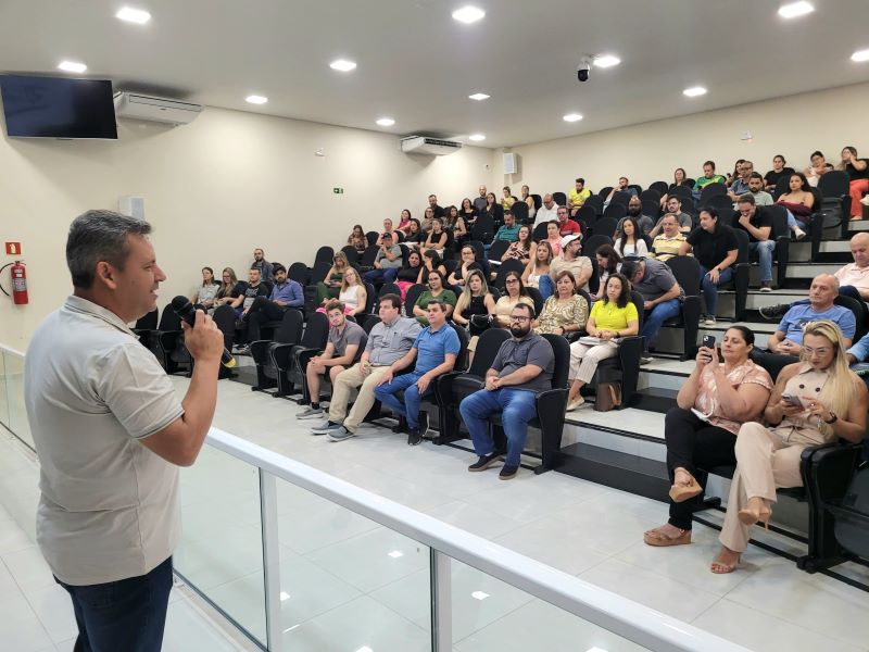 Curso de capacitação sobre licitação para funcionários municipais